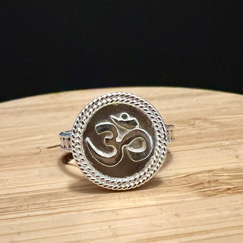 Anna Beck Om Ring Sz 7 - Very Hard to Find